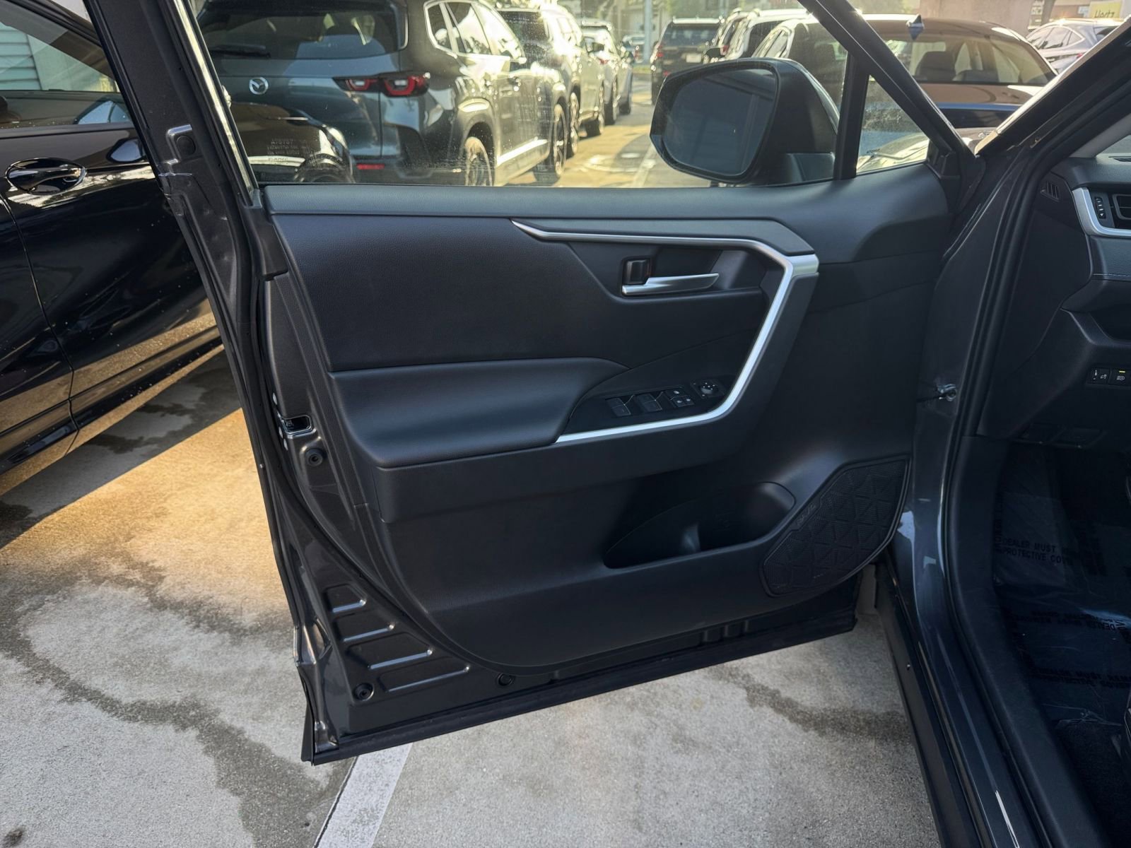 Thumbnail: 2025 Toyota RAV4 - 20