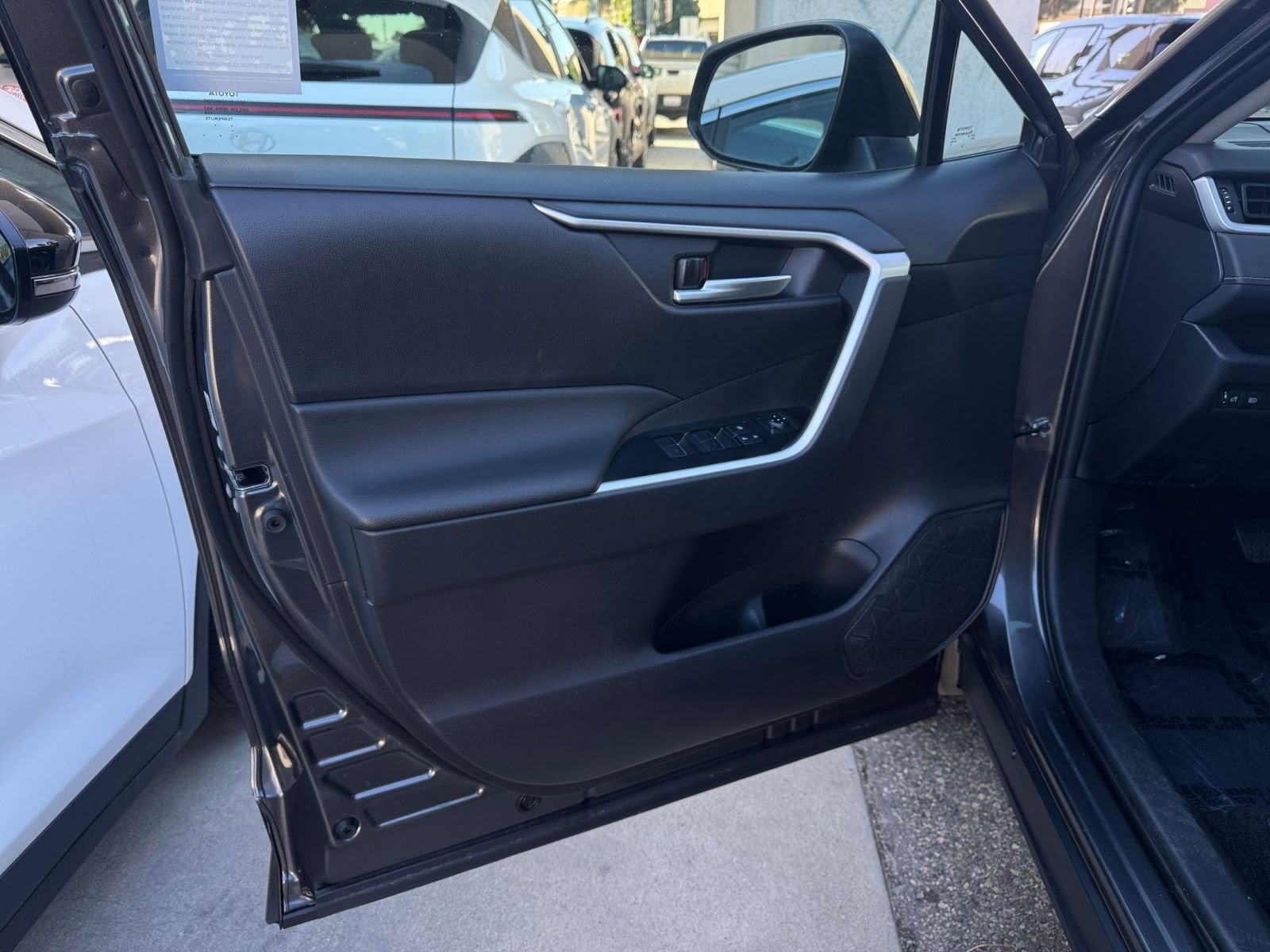 Thumbnail: 2025 Toyota RAV4 - 20