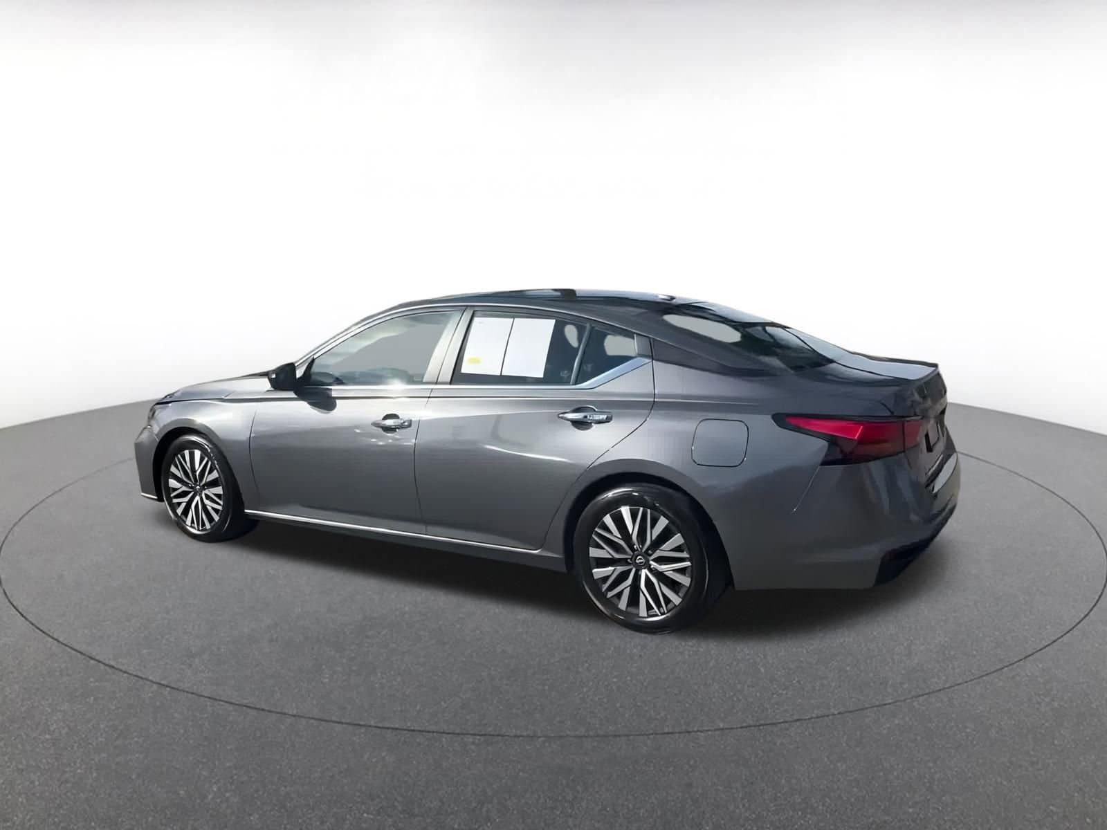 Thumbnail: 2024 Nissan Altima - 10