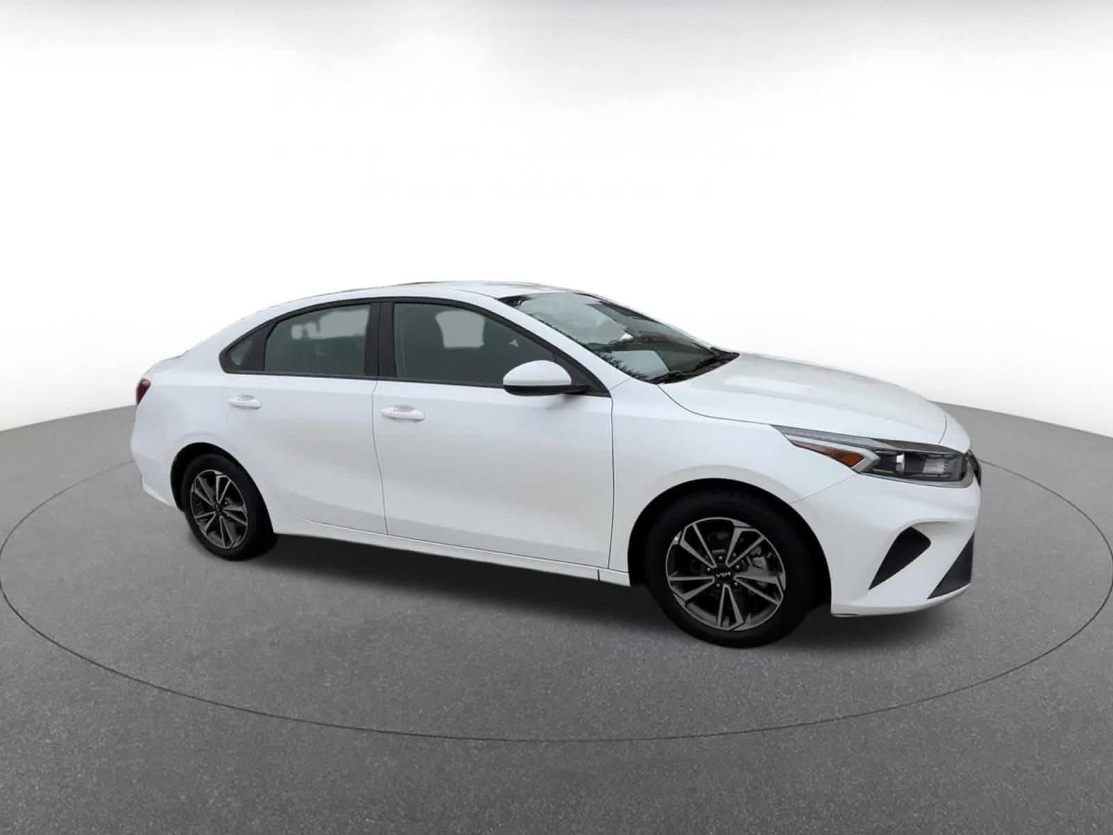 2024 Kia Forte LXS 2