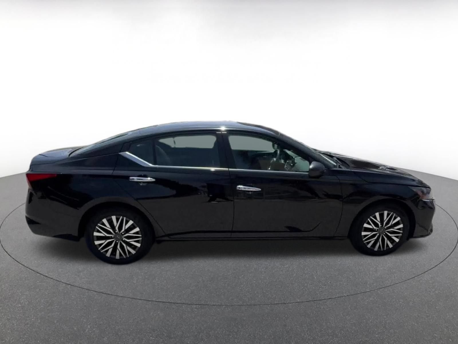 Thumbnail: 2025 Nissan Altima - 15