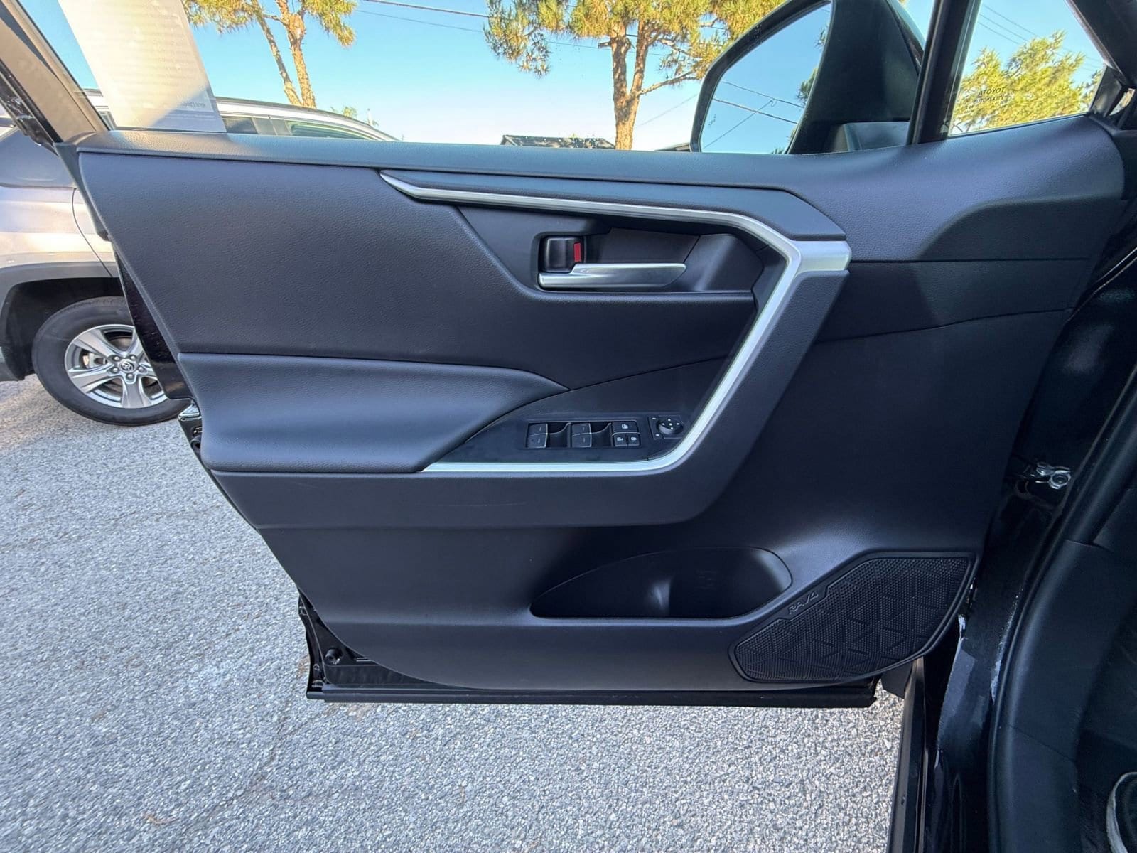 Thumbnail: 2025 Toyota RAV4 - 21