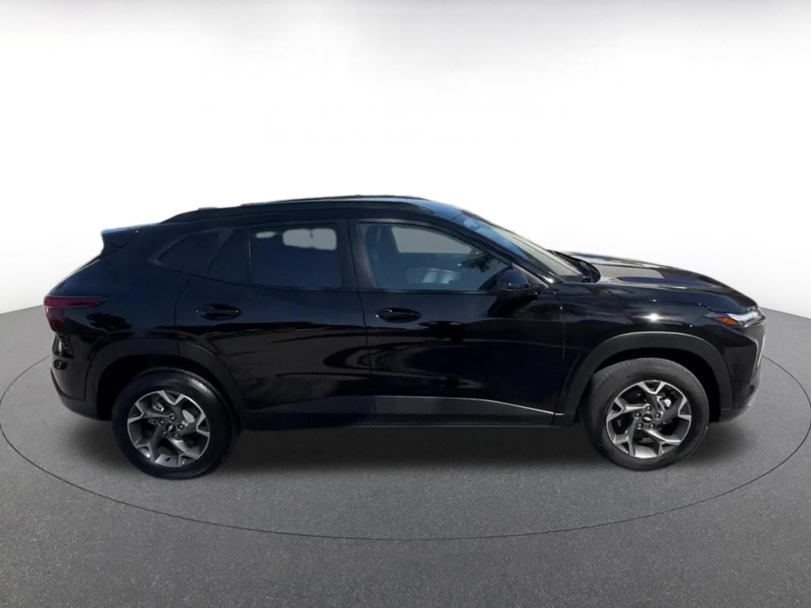 Thumbnail: 2025 Chevrolet Trax - 14
