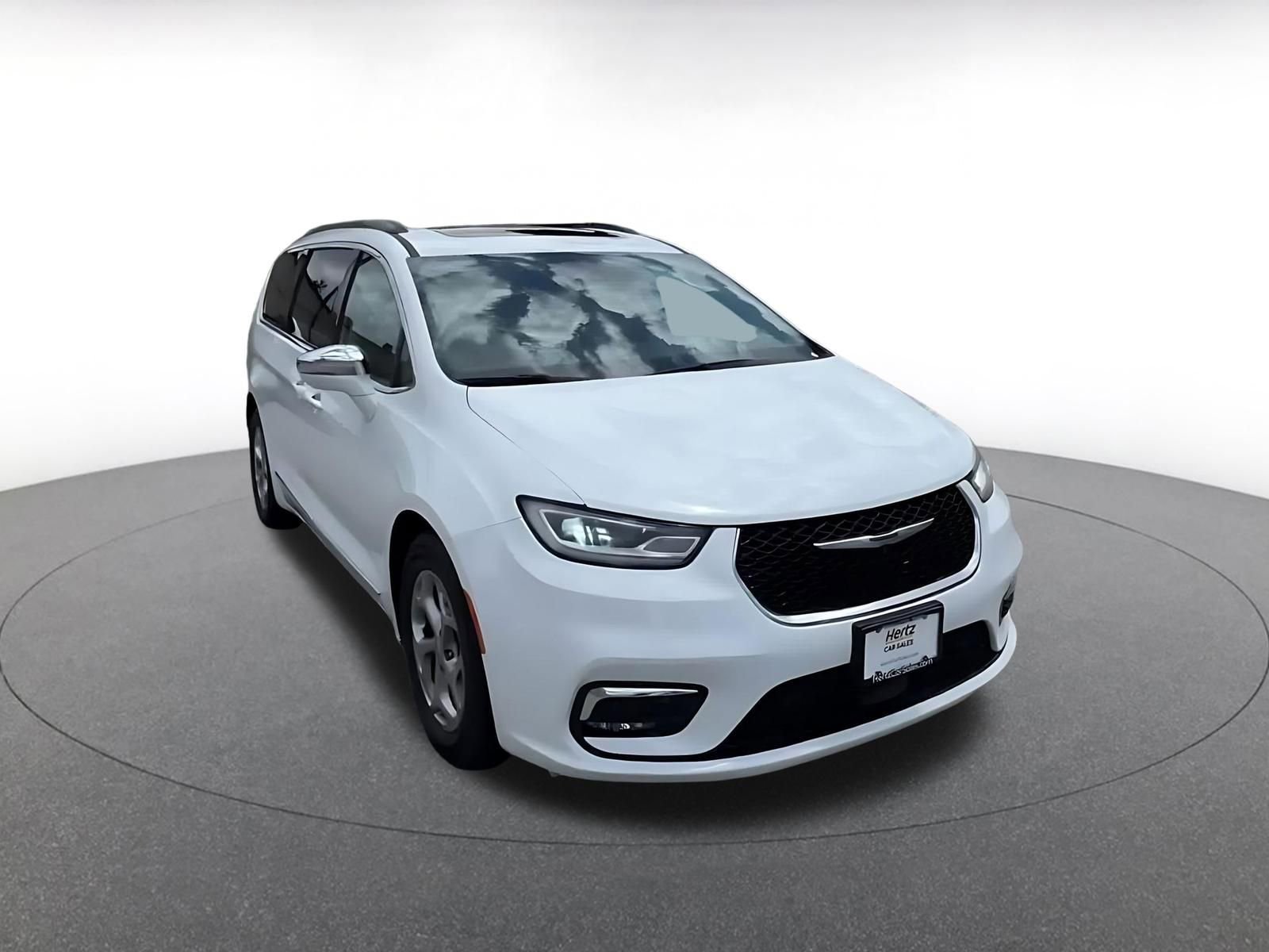 Thumbnail: 2022 Chrysler Pacifica - 3