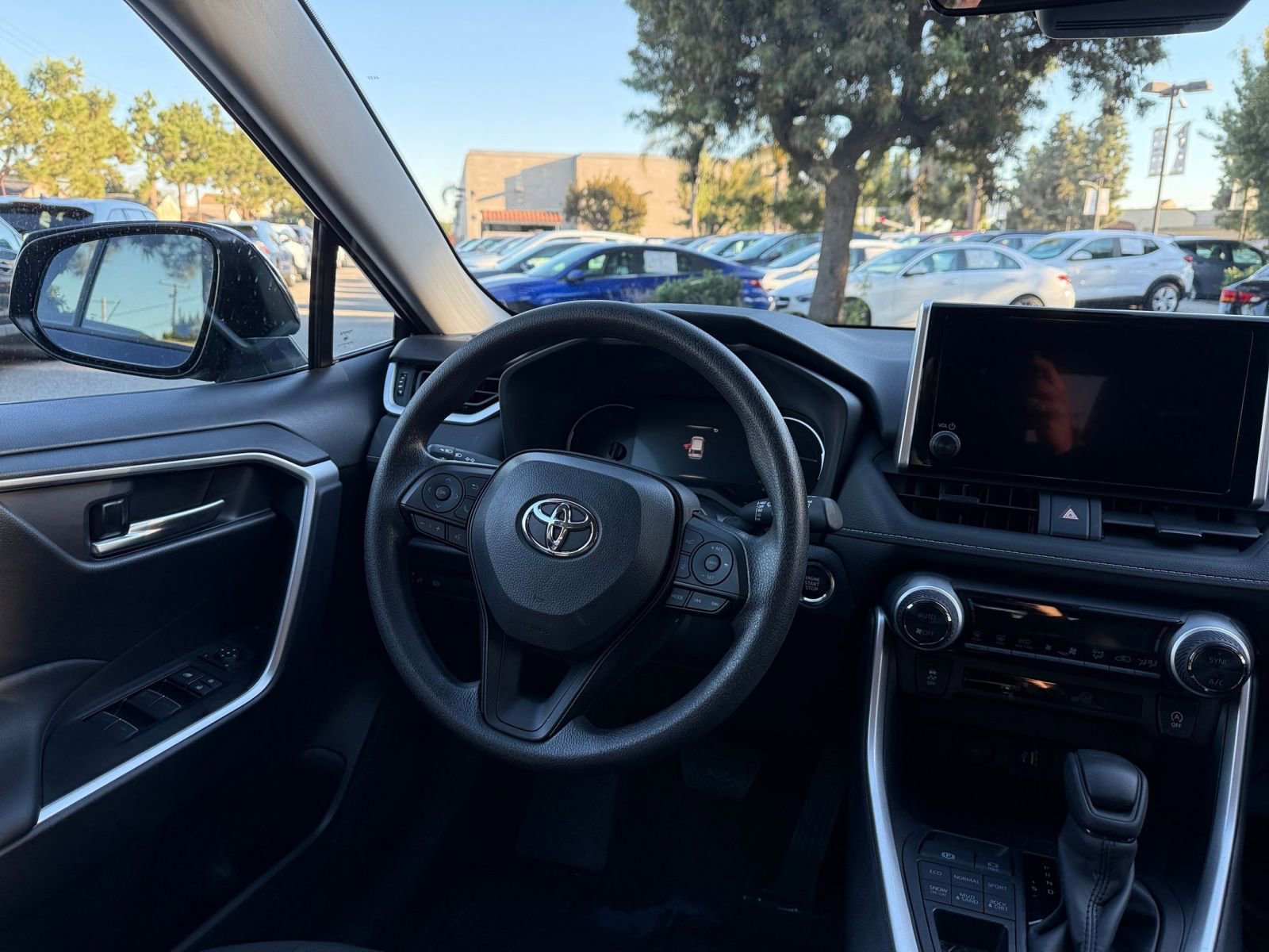 Thumbnail: 2025 Toyota RAV4 - 31