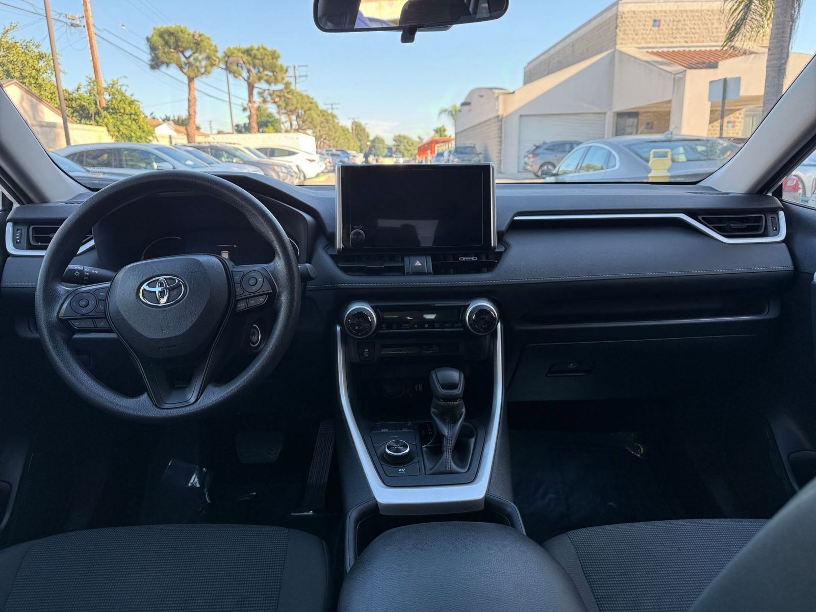 Thumbnail: 2025 Toyota RAV4 - 32