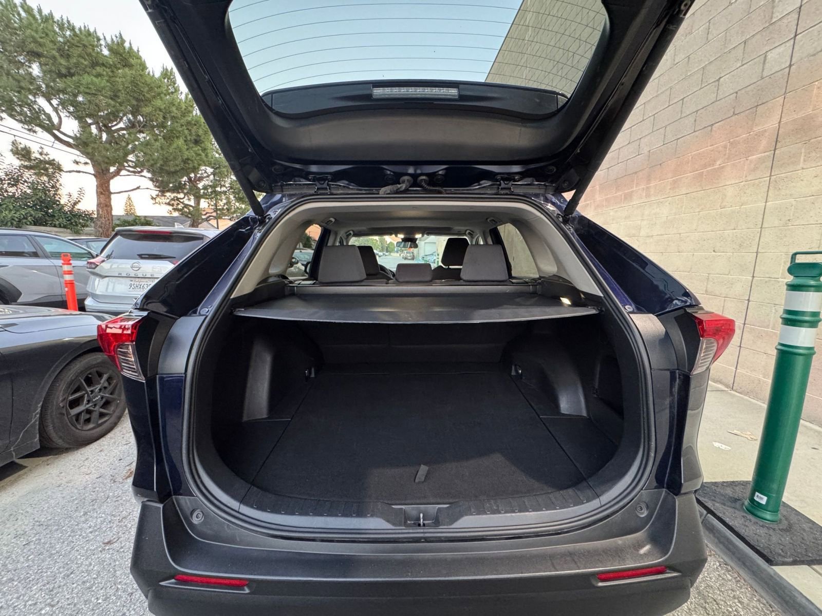 Thumbnail: 2025 Toyota RAV4 - 33