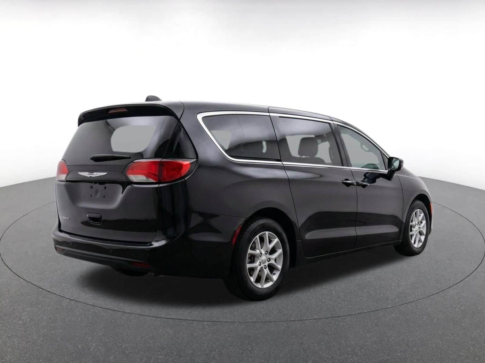 Thumbnail: 2024 Chrysler Voyager - 8