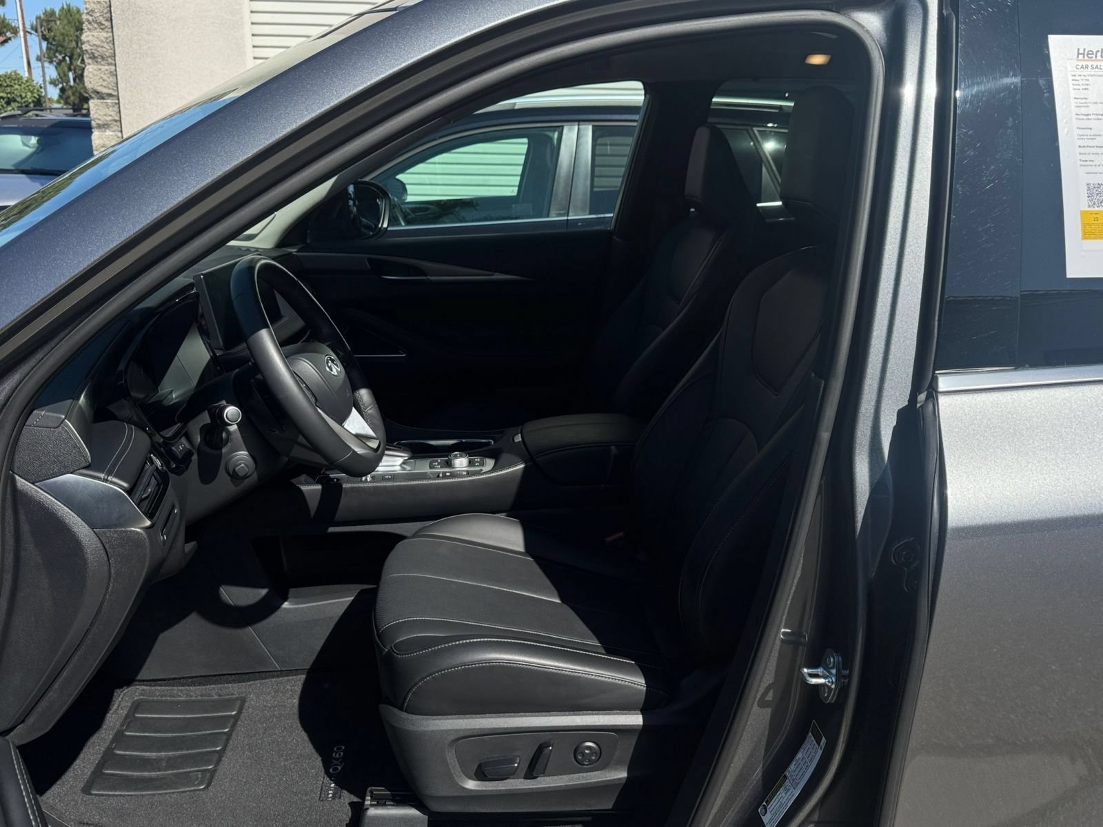 Thumbnail: 2026 INFINITI QX60 - 30