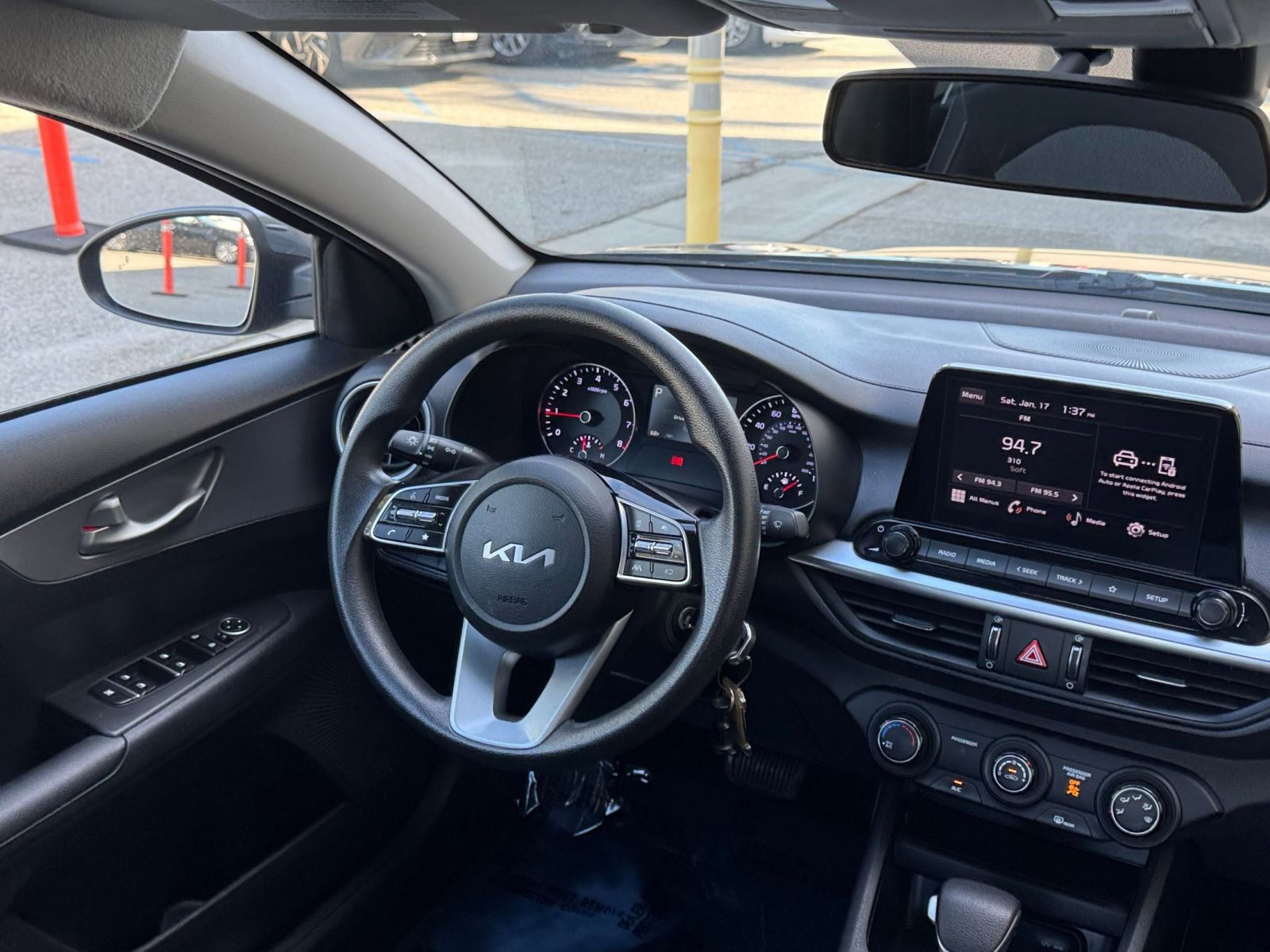 Thumbnail: 2023 Kia Forte - 32