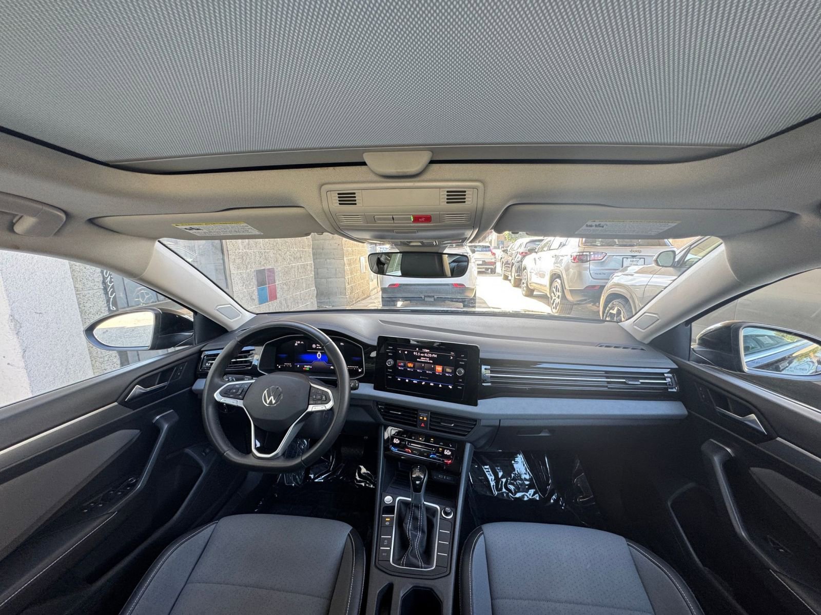 Thumbnail: 2025 Volkswagen Jetta - 32