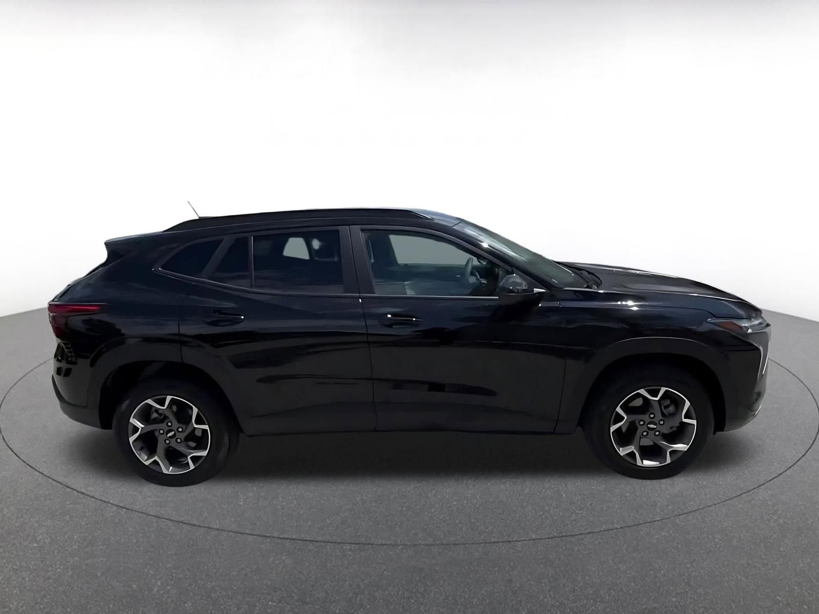 Thumbnail: 2025 Chevrolet Trax - 16