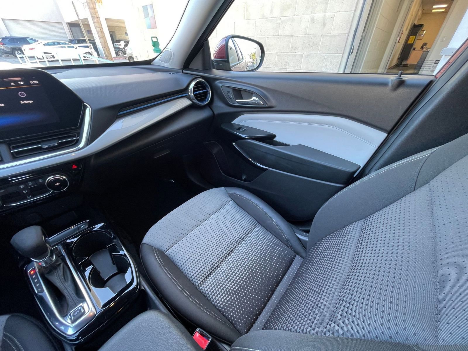 Thumbnail: 2025 Chevrolet Trax - 35