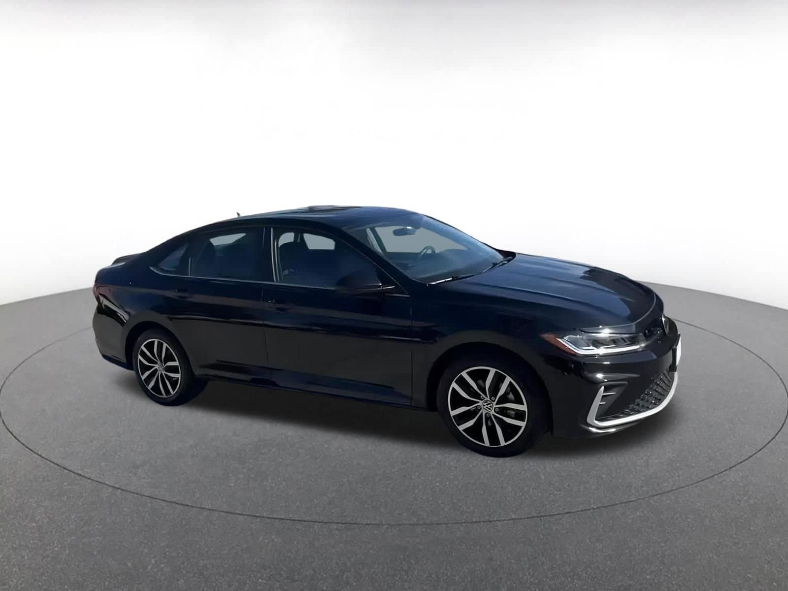 Thumbnail: 2025 Volkswagen Jetta - 2