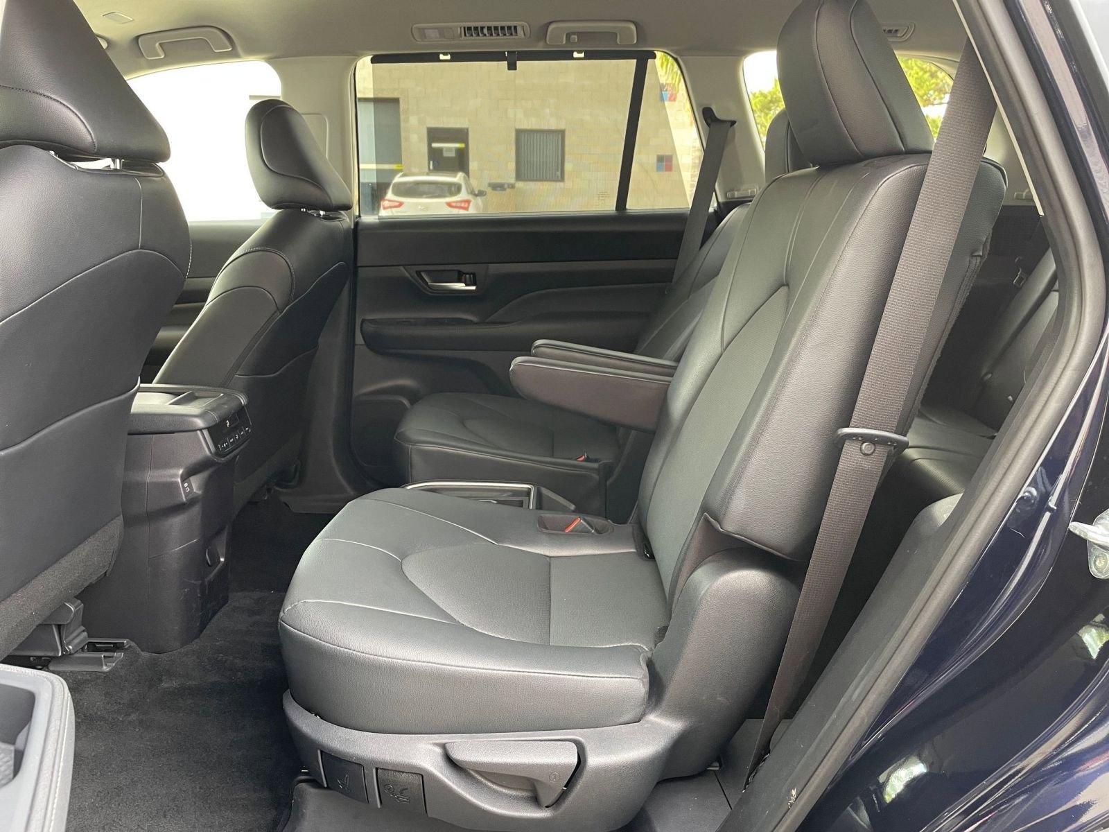 Thumbnail: 2025 Toyota Grand Highlander - 25