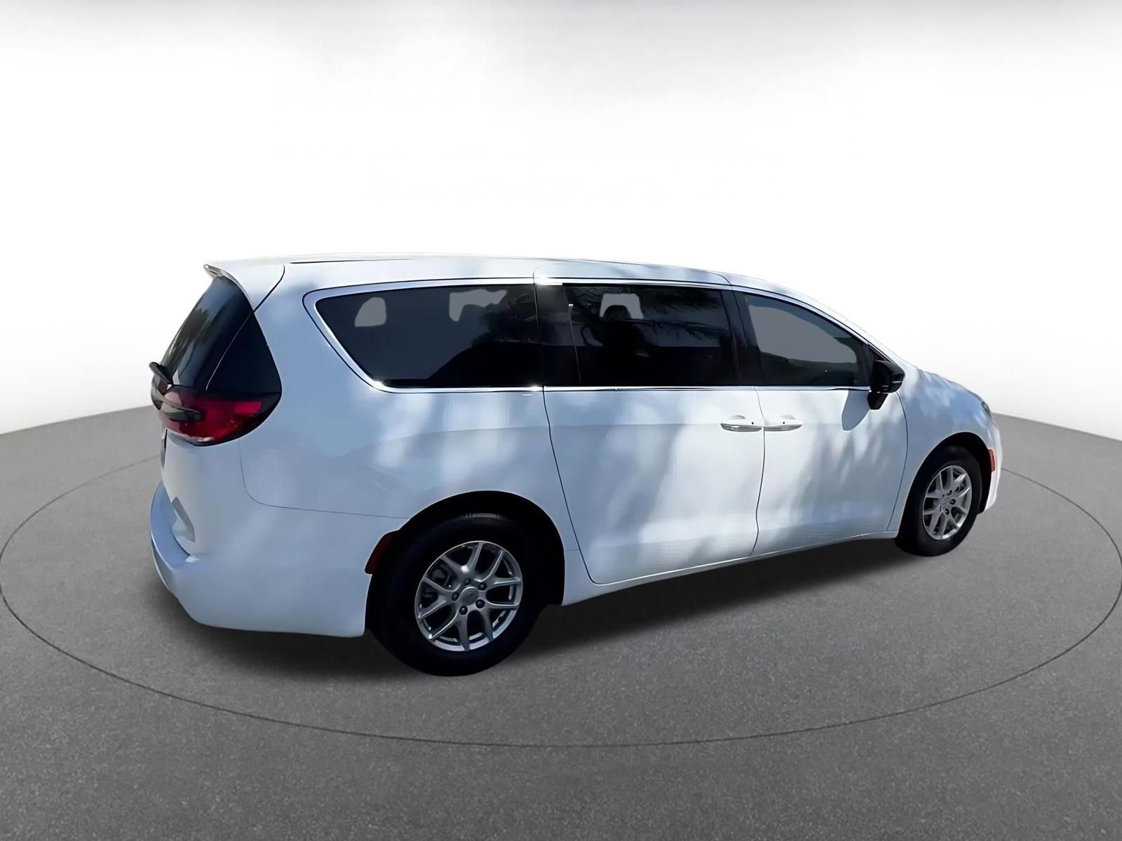 Thumbnail: 2025 Chrysler Pacifica - 15