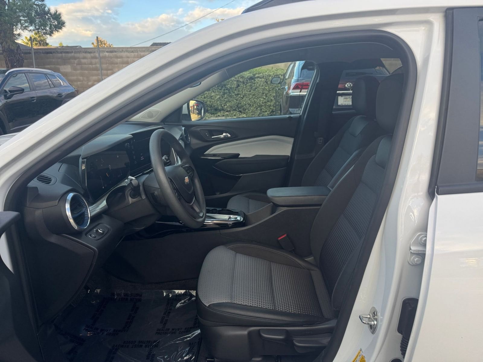 Thumbnail: 2025 Chevrolet Trax - 25