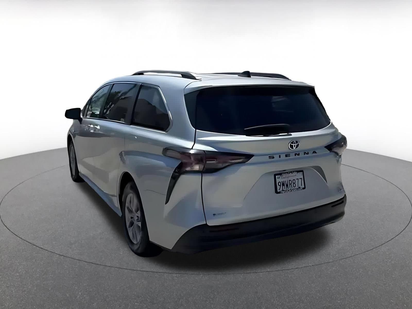 Thumbnail: 2025 Toyota Sienna - 14