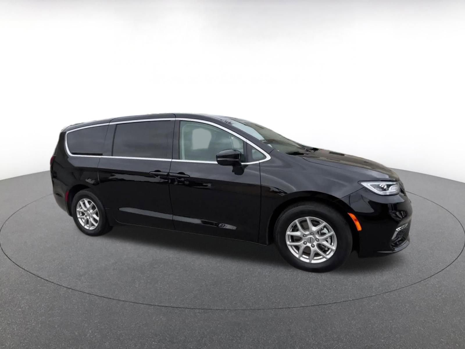 Thumbnail: 2024 Chrysler Pacifica - 2