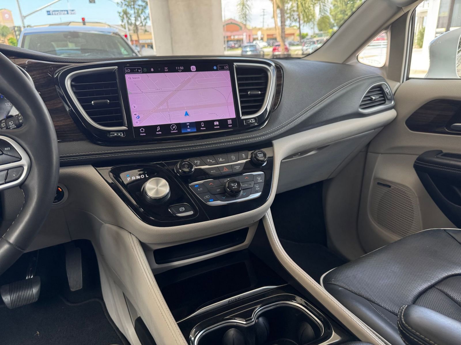 Thumbnail: 2022 Chrysler Pacifica - 21