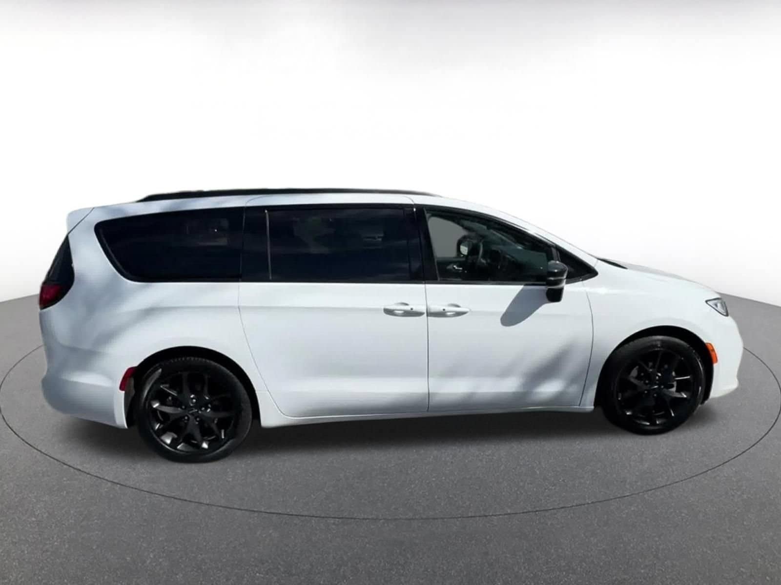 Thumbnail: 2025 Chrysler Pacifica - 13