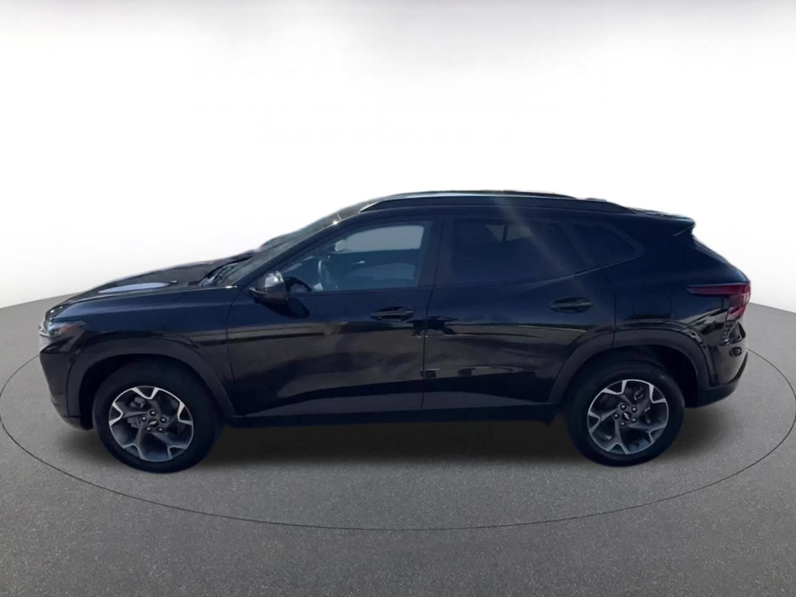 Thumbnail: 2025 Chevrolet Trax - 8