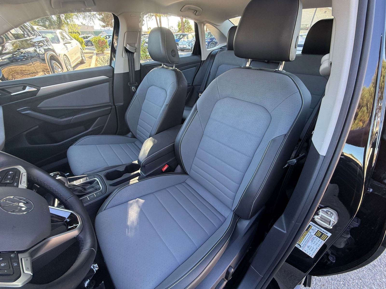 Thumbnail: 2025 Volkswagen Jetta - 32