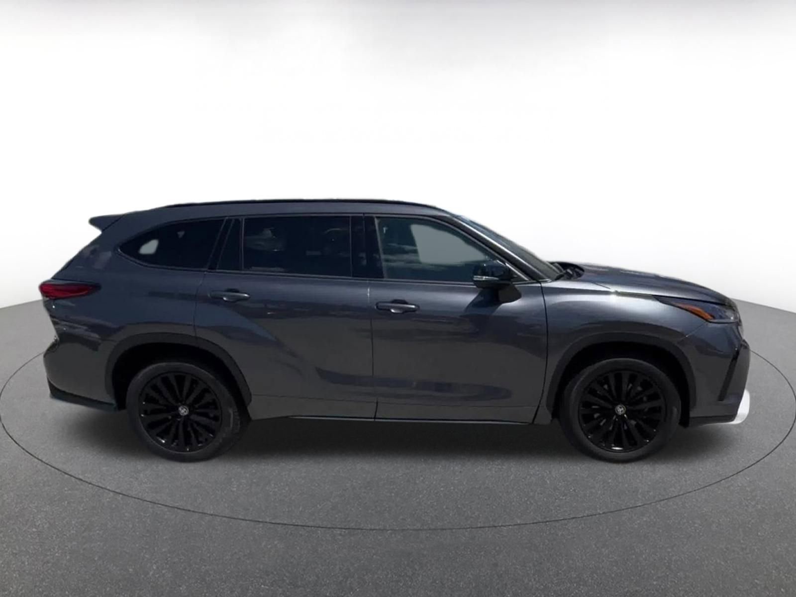 Thumbnail: 2025 Toyota Highlander - 16