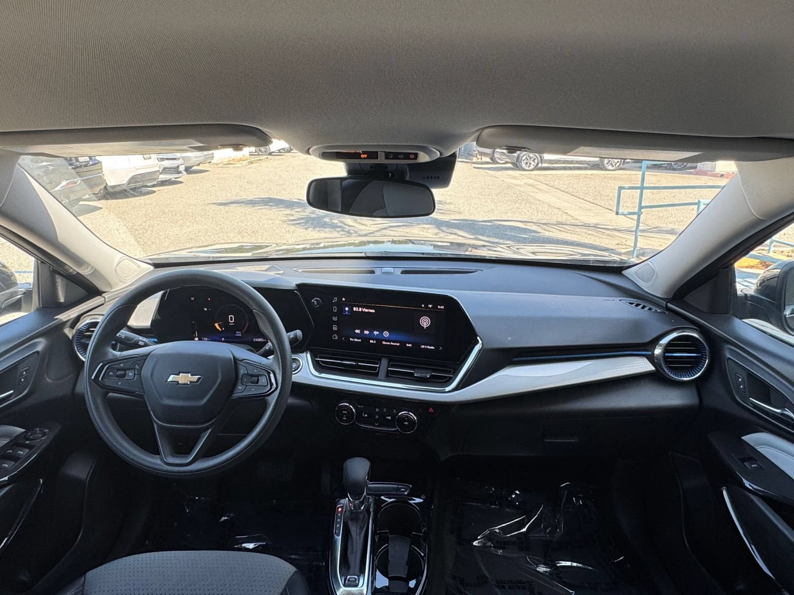 Thumbnail: 2025 Chevrolet Trax - 32