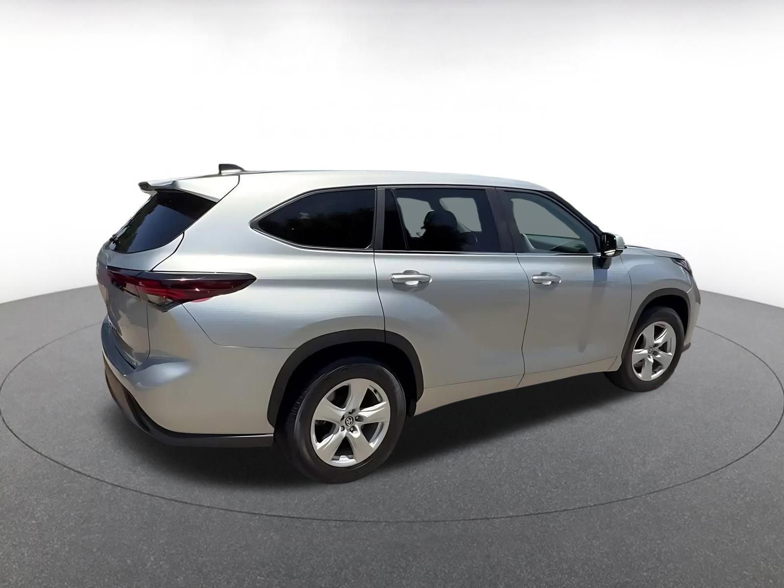 Thumbnail: 2025 Toyota Highlander - 15