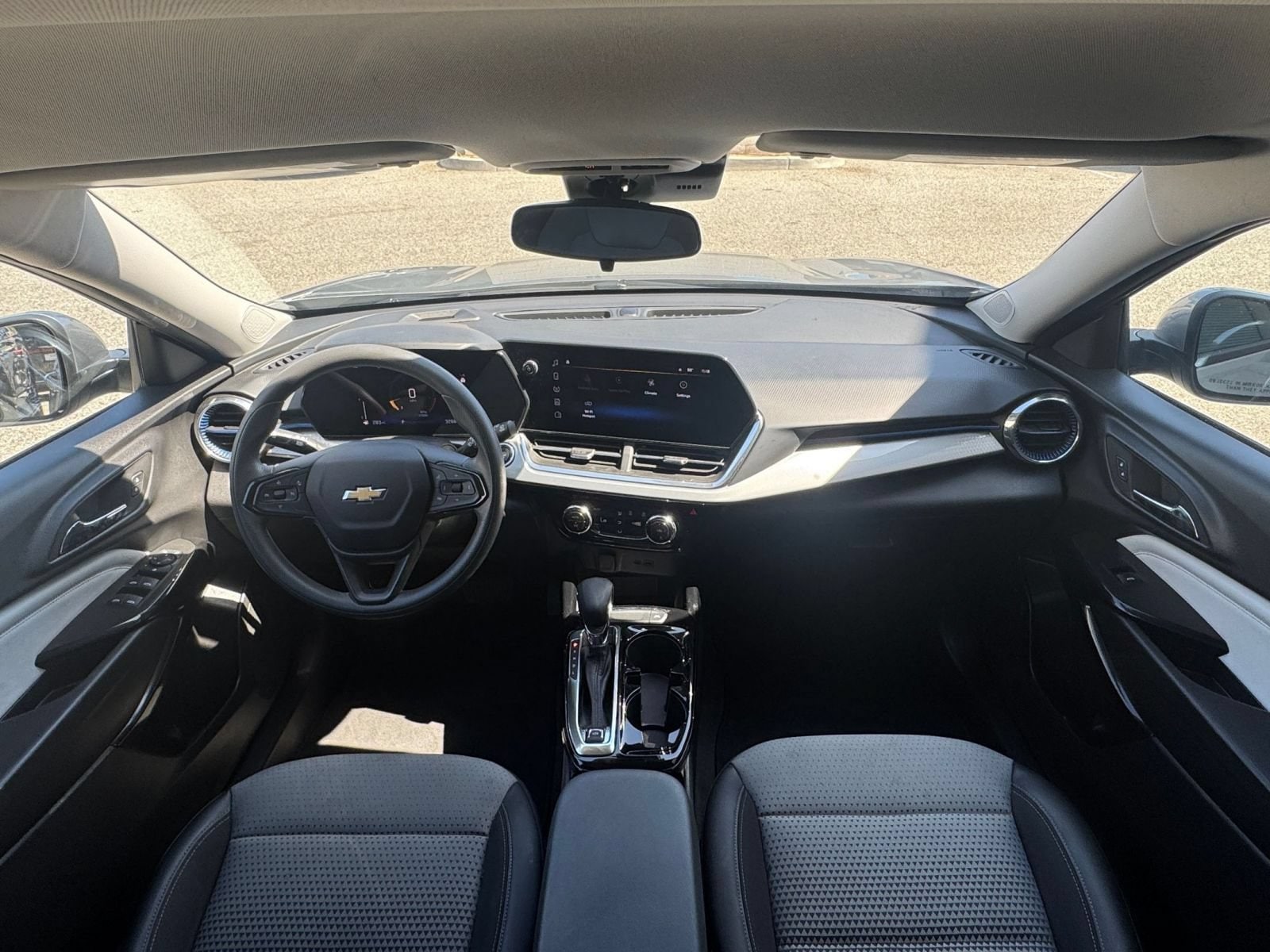 Thumbnail: 2025 Chevrolet Trax - 32