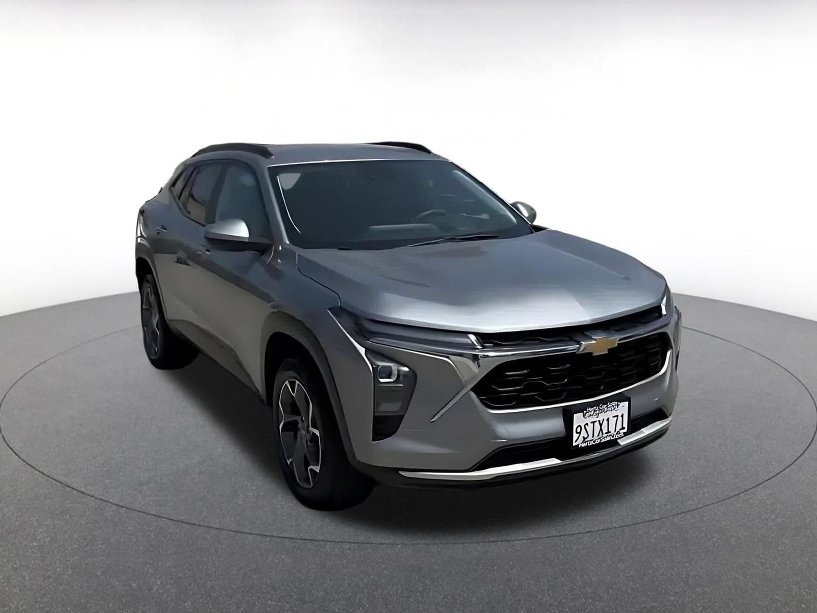 Thumbnail: 2025 Chevrolet Trax - 3