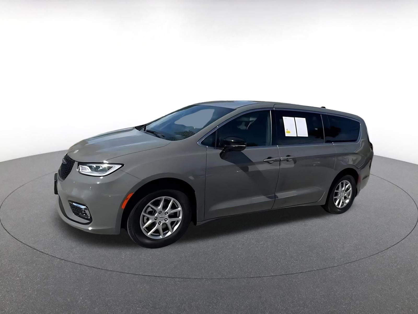 Thumbnail: 2025 Chrysler Pacifica - 8