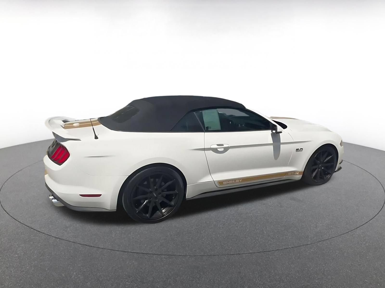 Thumbnail: 2022 Ford Mustang - 14