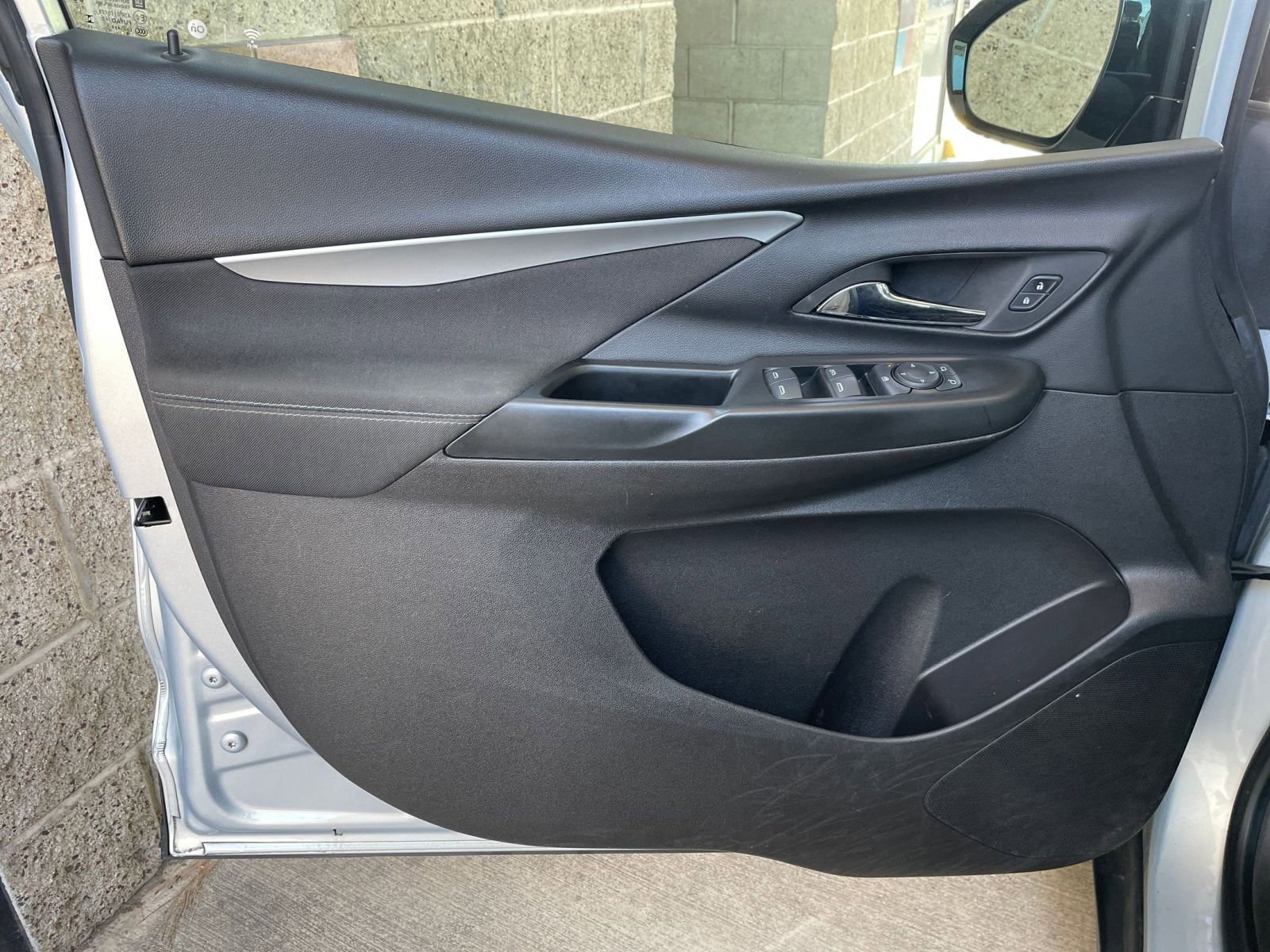 Thumbnail: 2023 Chevrolet Bolt EV - 23