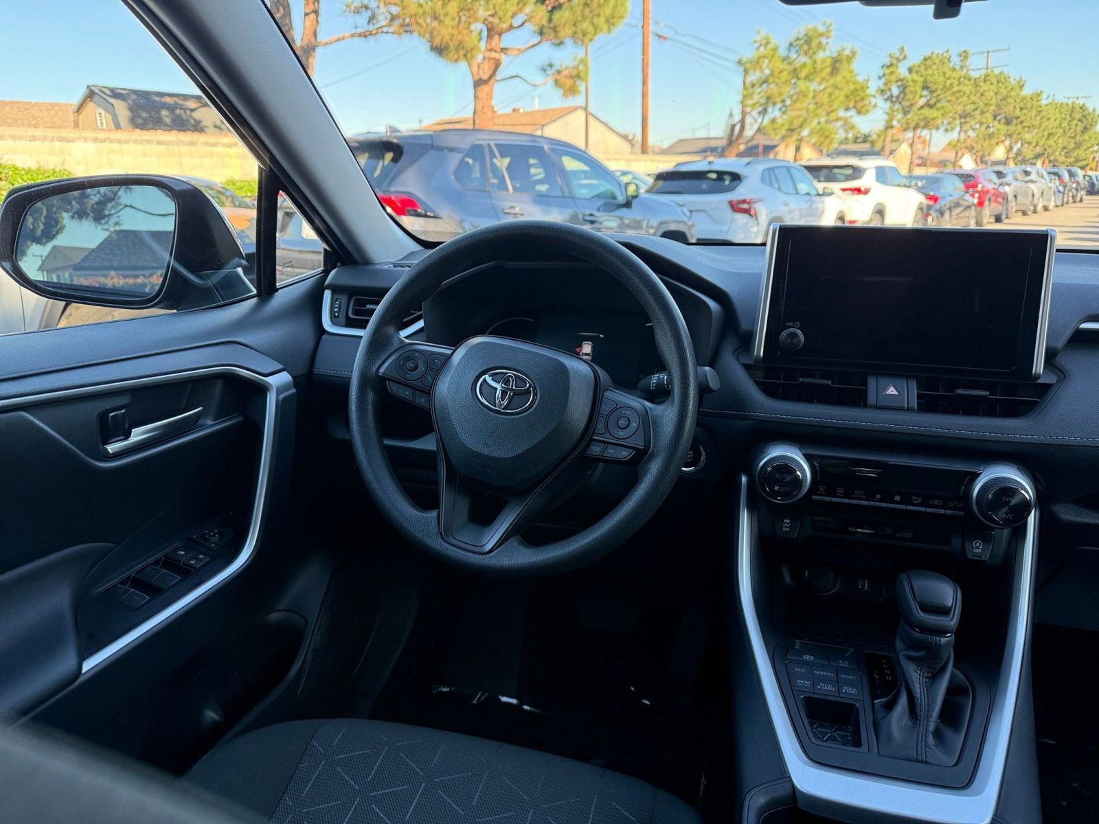 Thumbnail: 2025 Toyota RAV4 - 33