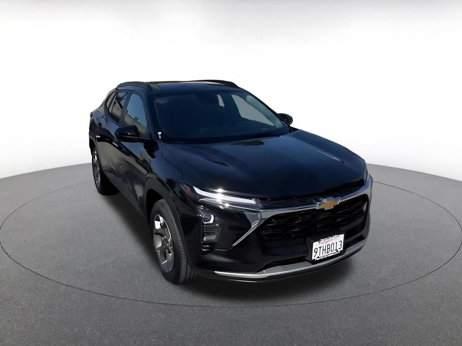 Thumbnail: 2025 Chevrolet Trax - 3