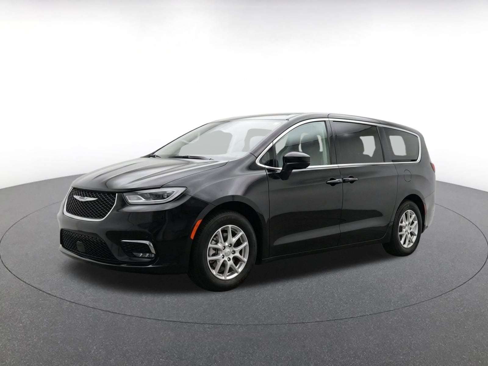 Thumbnail: 2024 Chrysler Voyager - 3