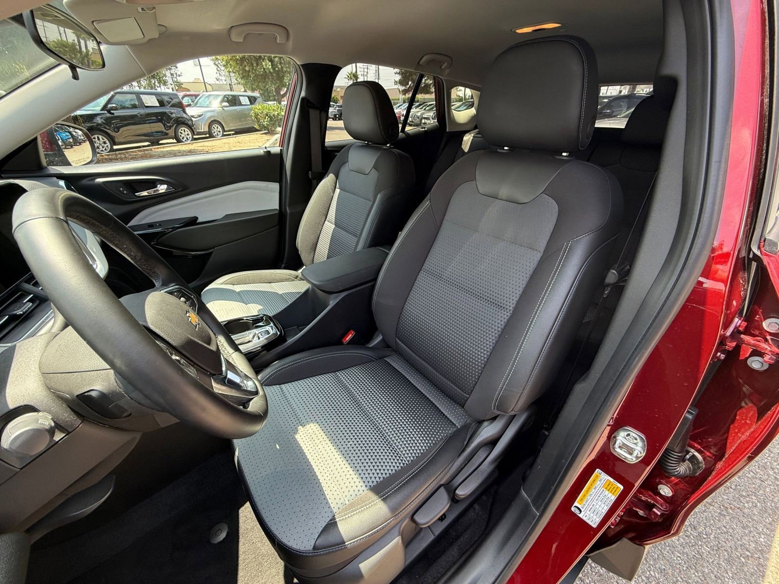 Thumbnail: 2025 Chevrolet Trax - 33