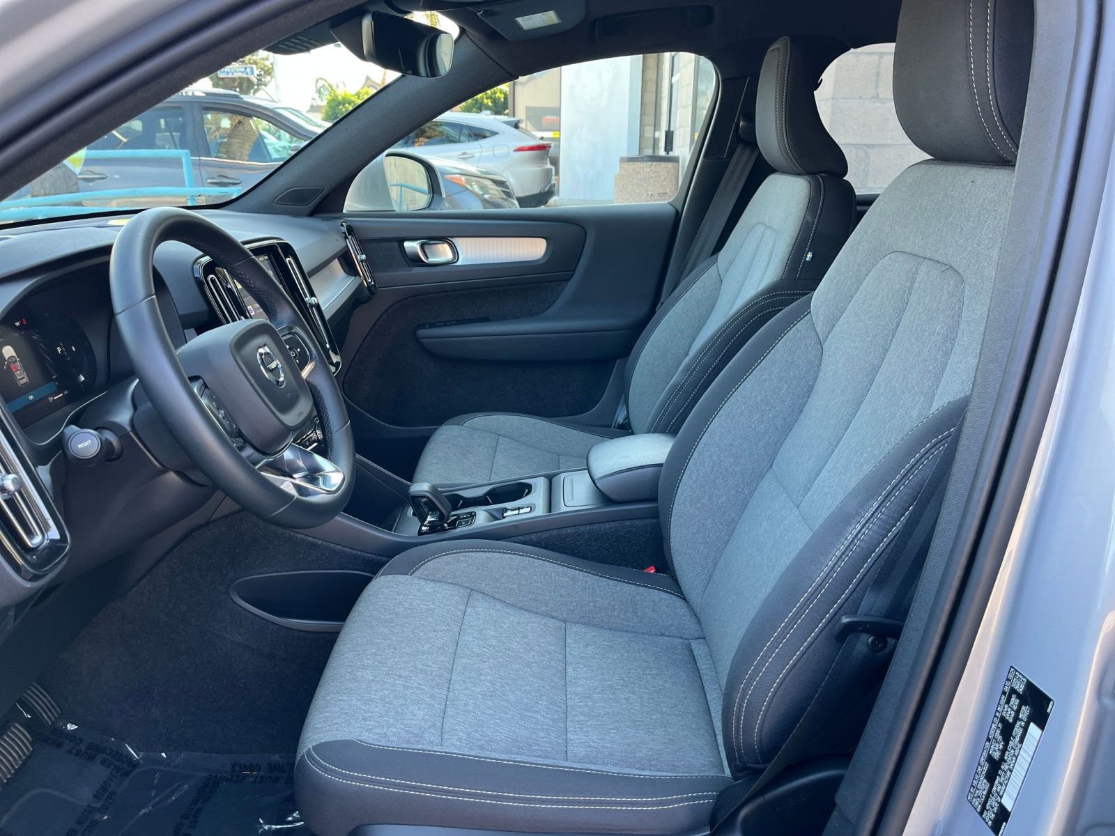 Thumbnail: 2024 Volvo XC40 - 27