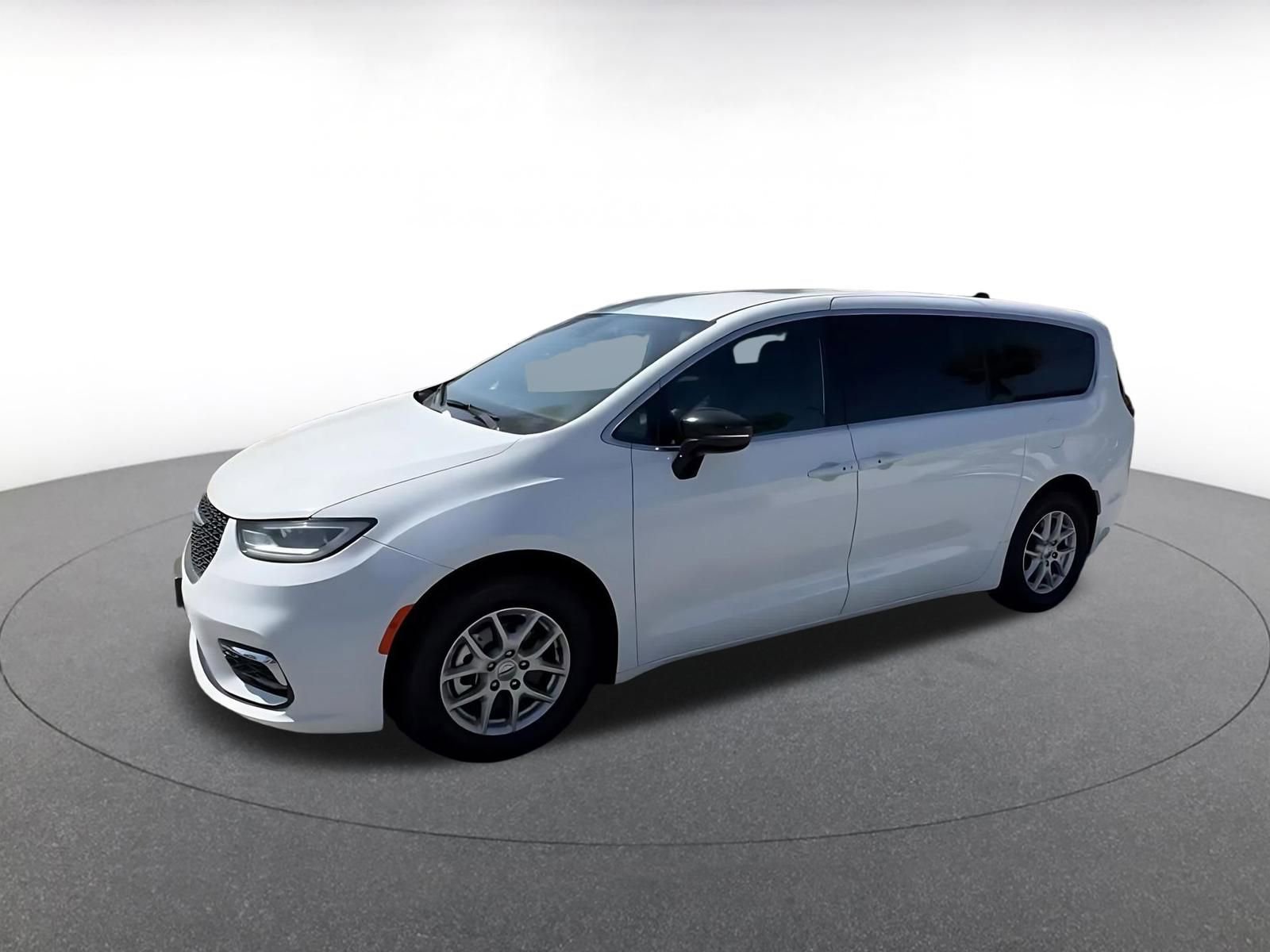 Thumbnail: 2025 Chrysler Pacifica - 8
