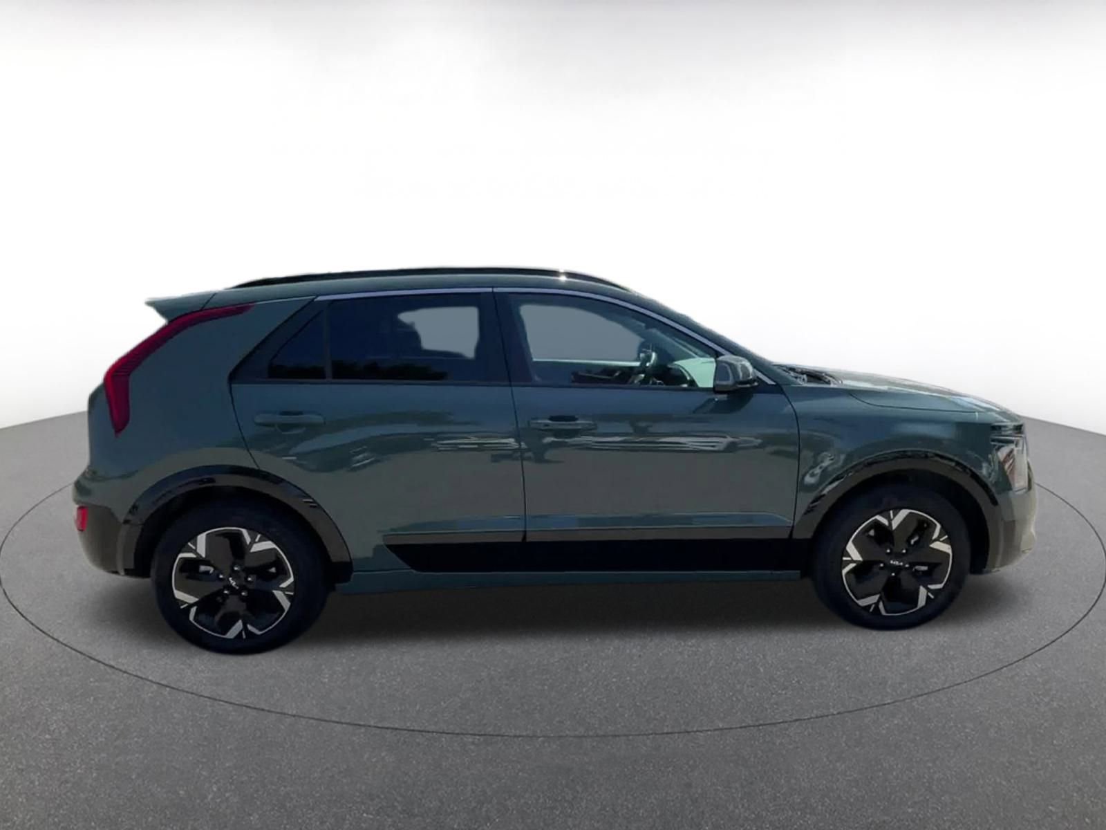 Thumbnail: 2023 Kia Niro - 16