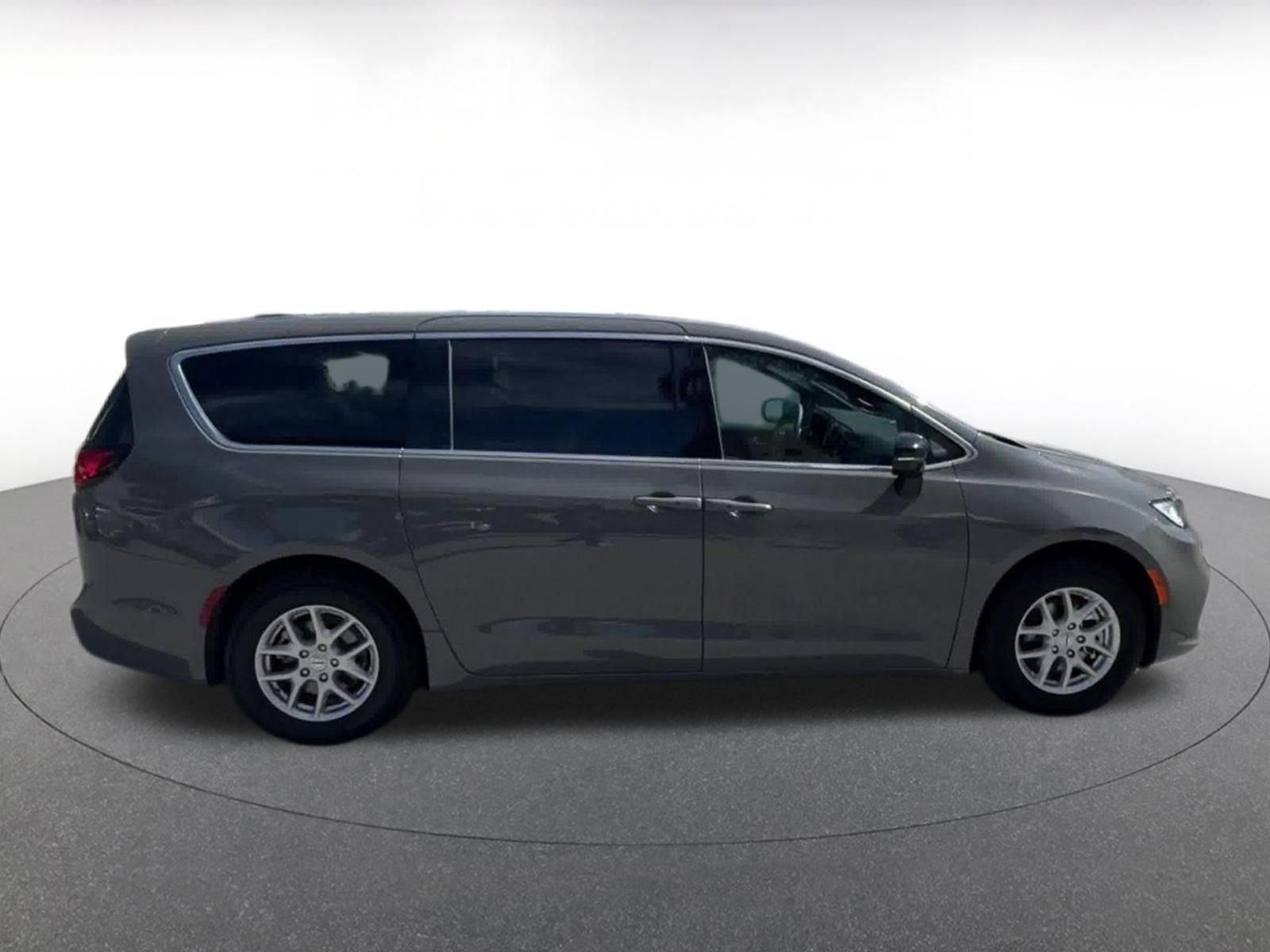 Thumbnail: 2025 Chrysler Pacifica - 16