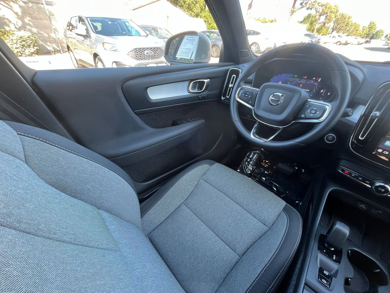 Thumbnail: 2024 Volvo XC40 - 34