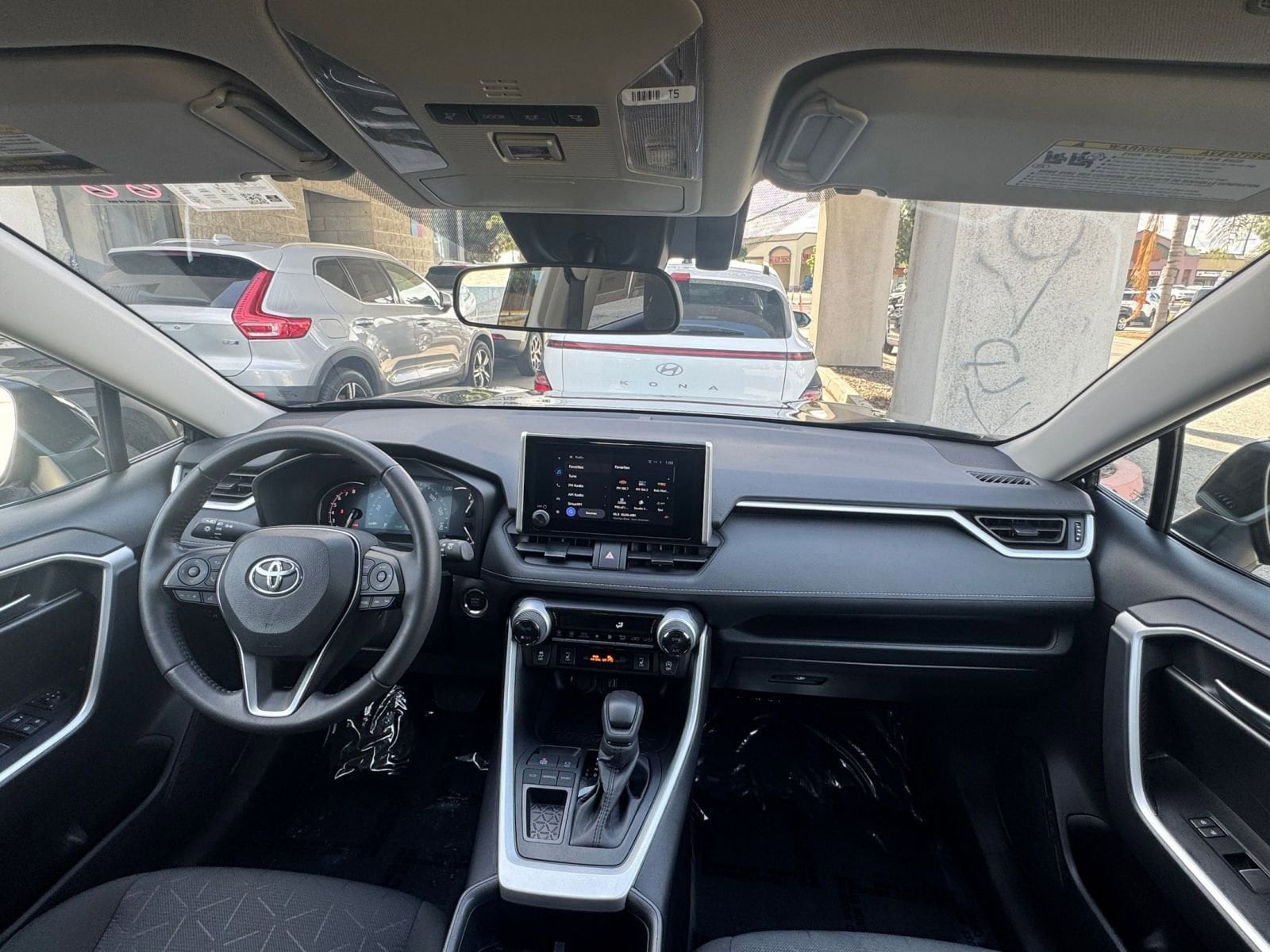 Thumbnail: 2025 Toyota RAV4 - 33