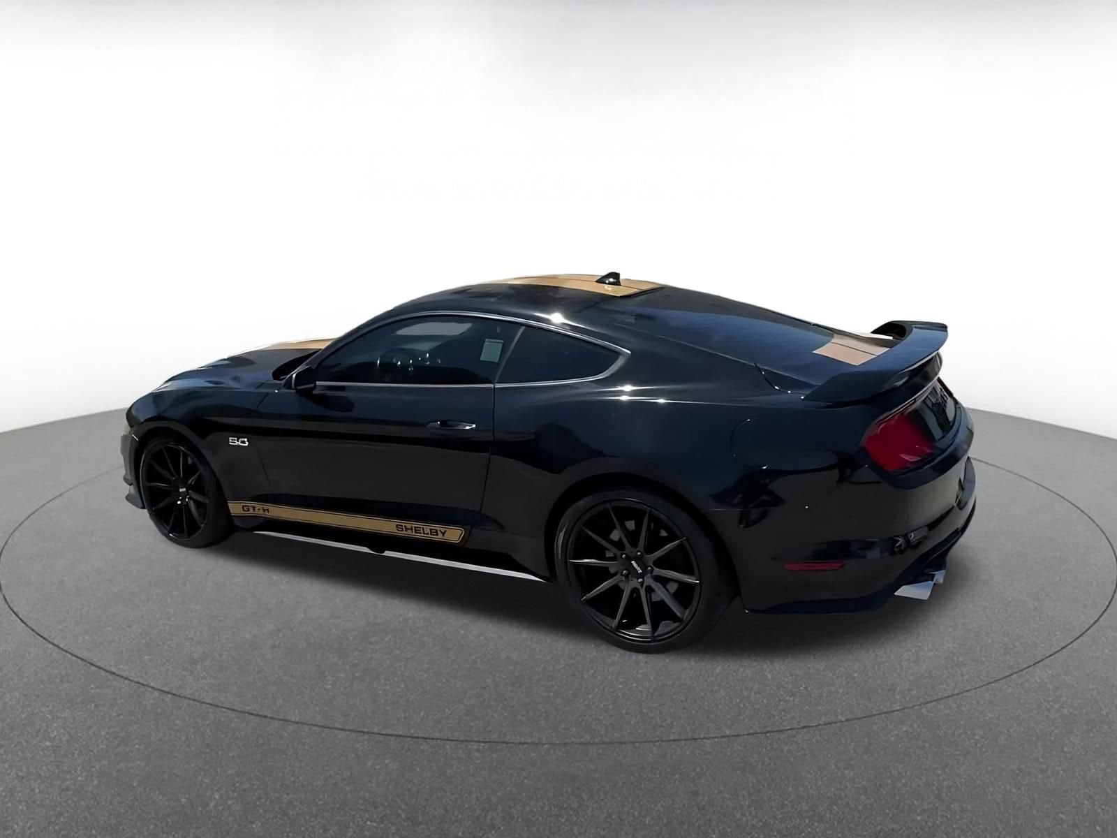 Thumbnail: 2022 Ford Mustang - 8