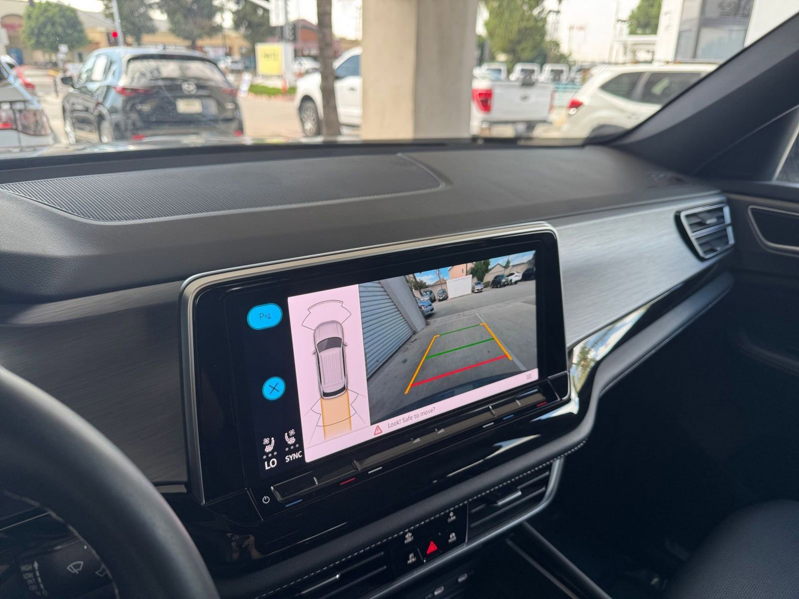 Thumbnail: 2025 Volkswagen Atlas - 17