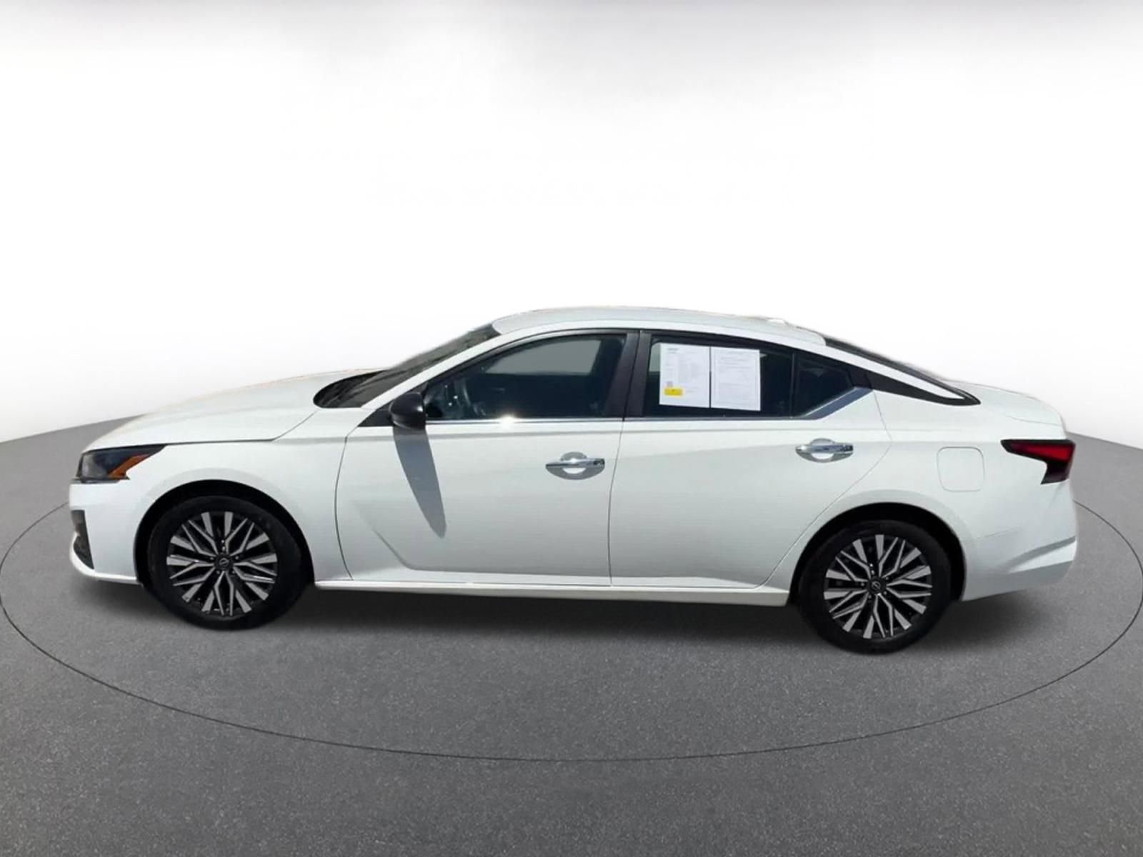 Thumbnail: 2025 Nissan Altima - 9