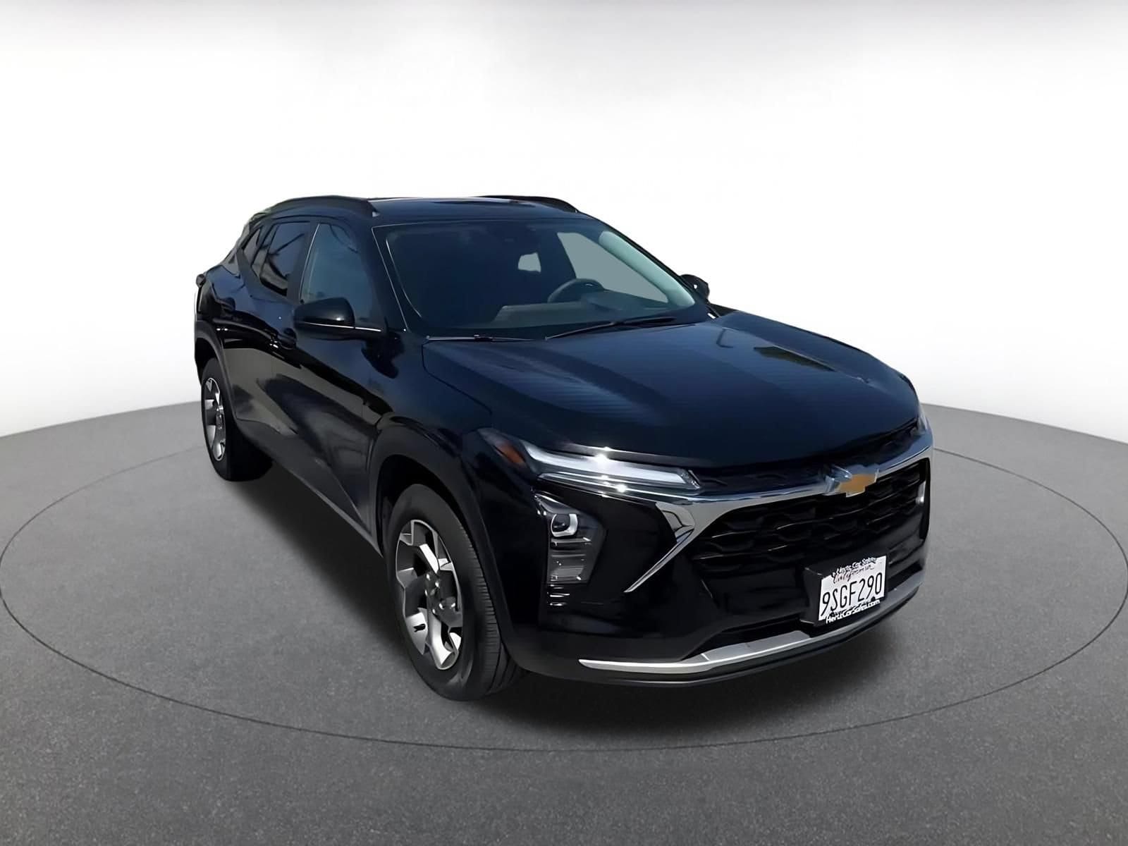 Thumbnail: 2025 Chevrolet Trax - 3