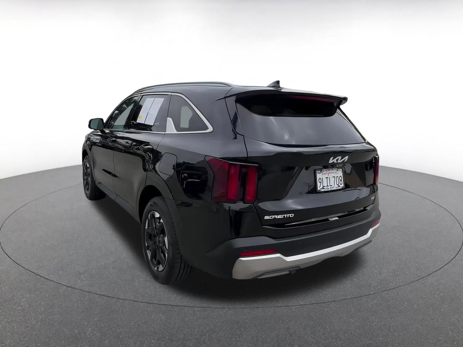 2024 Kia Sorento S 11